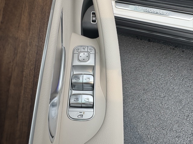 2025 Mercedes Benz GLS 450 4MATIC photo 21