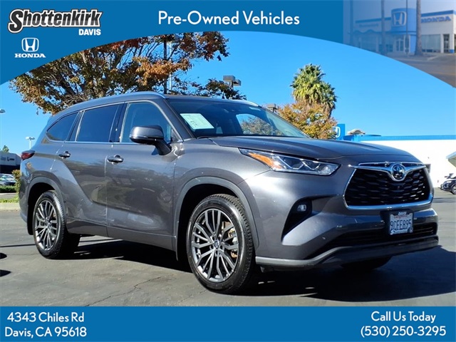 2022 Toyota Highlander Limited's photo