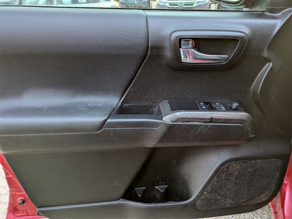 2023 Toyota Tacoma TRD Off-Road photo 8