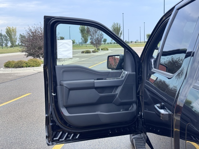 2025 Ford F-150 XLT photo 4