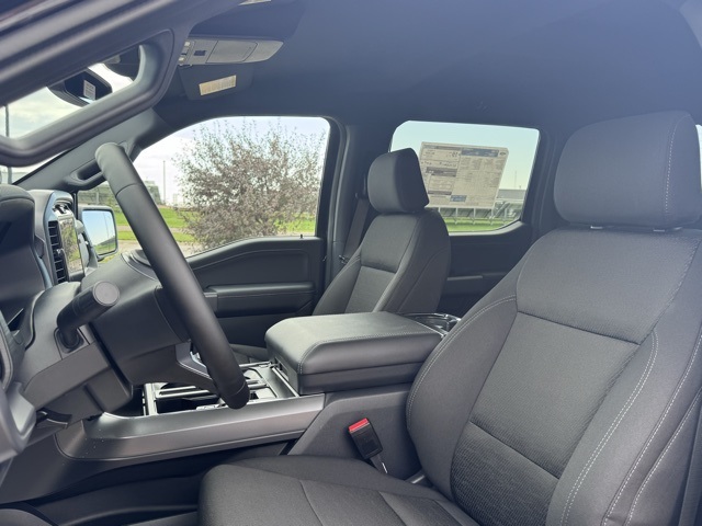 2025 Ford F-150 XLT photo 5