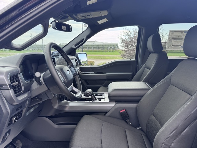 2025 Ford F-150 XLT photo 6