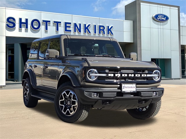 2025 Ford Bronco 4-Door Outer Banks's photo