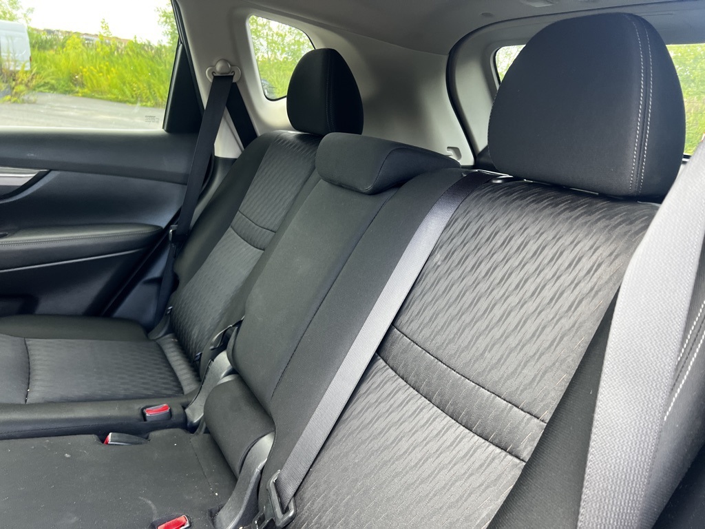 2017 Nissan Rogue SV photo 9