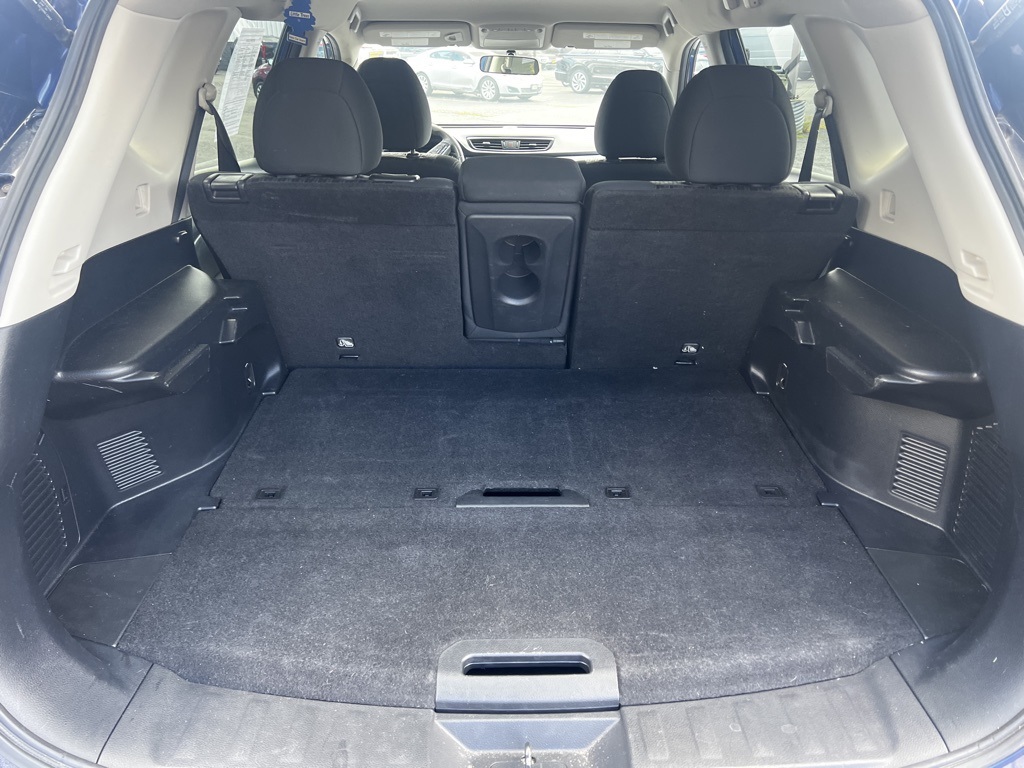 2017 Nissan Rogue SV photo 11