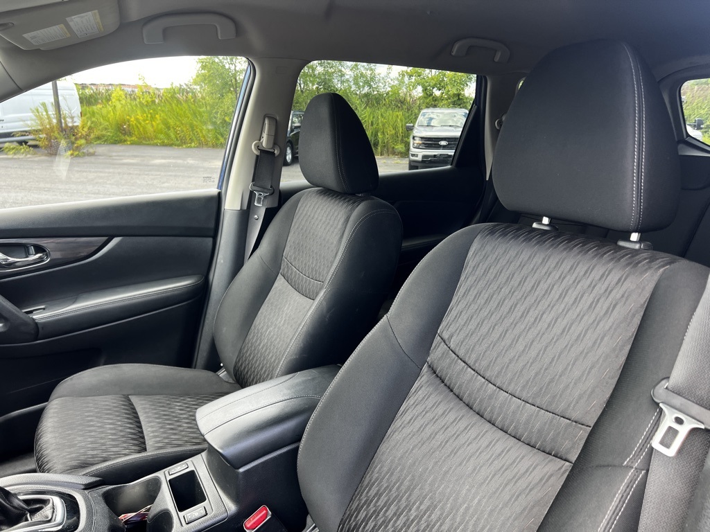 2017 Nissan Rogue SV photo 4