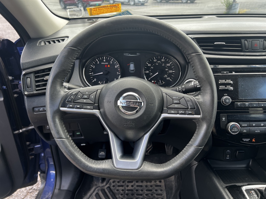 2017 Nissan Rogue SV photo 5