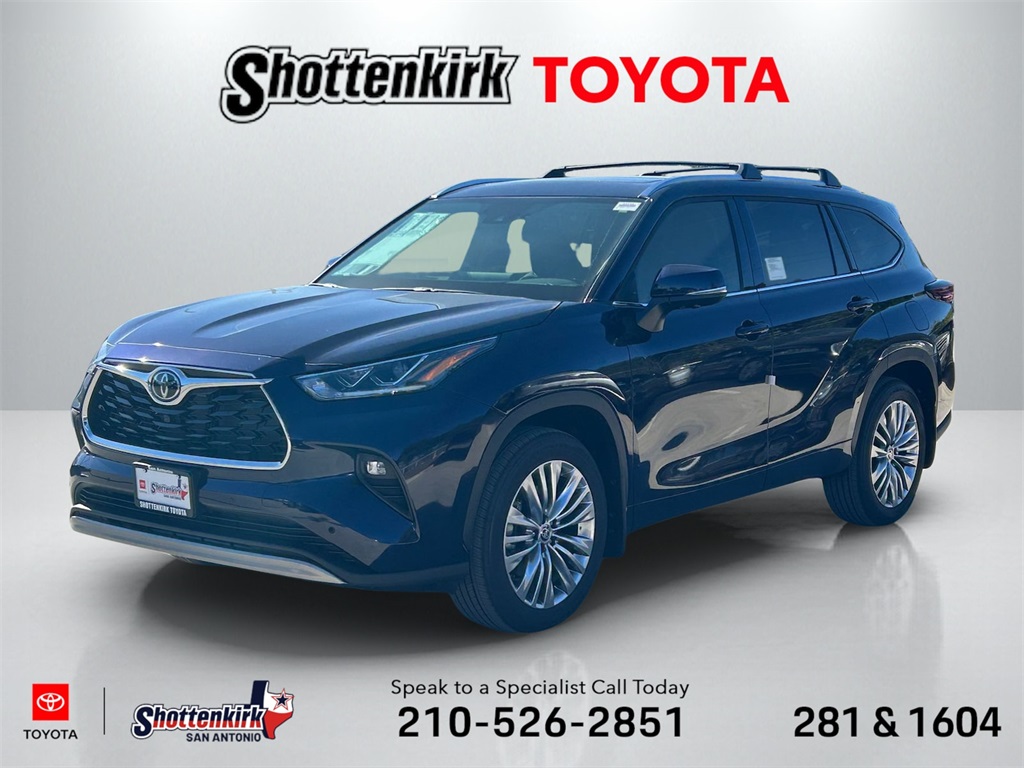 2026 Toyota Highlander Platinum's photo