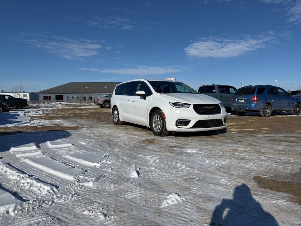 Used 2023 Chrysler Pacifica Touring L Vans