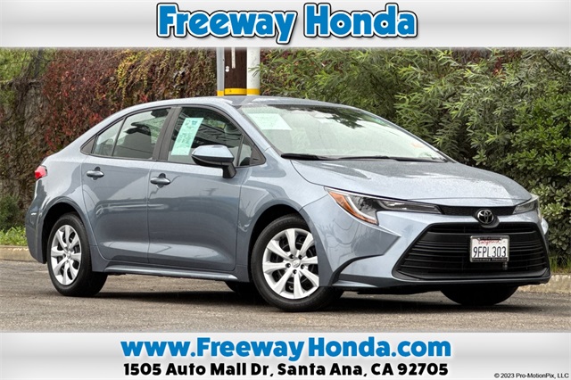 2023 Toyota Corolla LE's photo