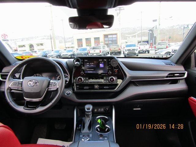 used 2022 Toyota Highlander car