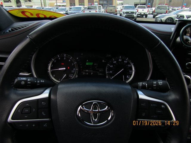 used 2022 Toyota Highlander car