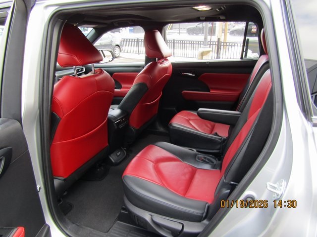 used 2022 Toyota Highlander car