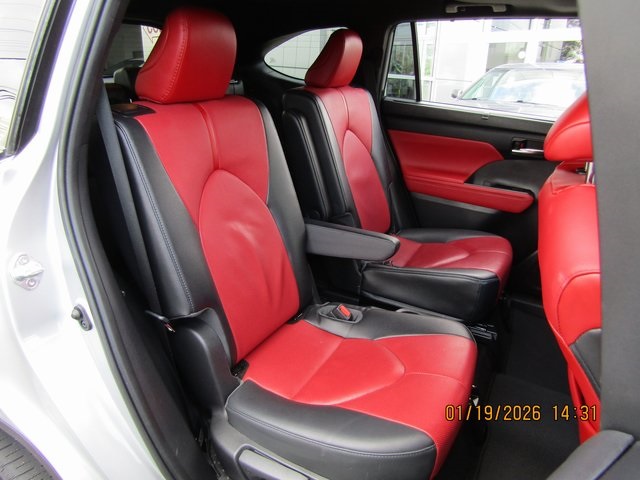 used 2022 Toyota Highlander car