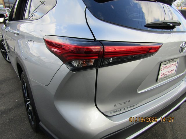 used 2022 Toyota Highlander car