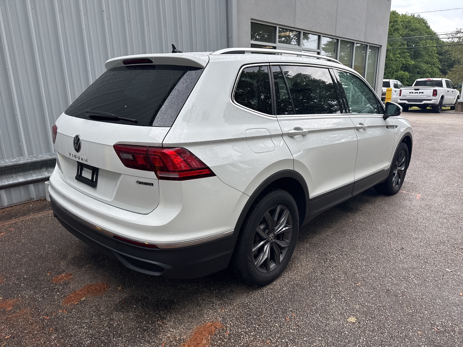 2022 White Volkswagen Tiguan 2.0T SE AWD SUV