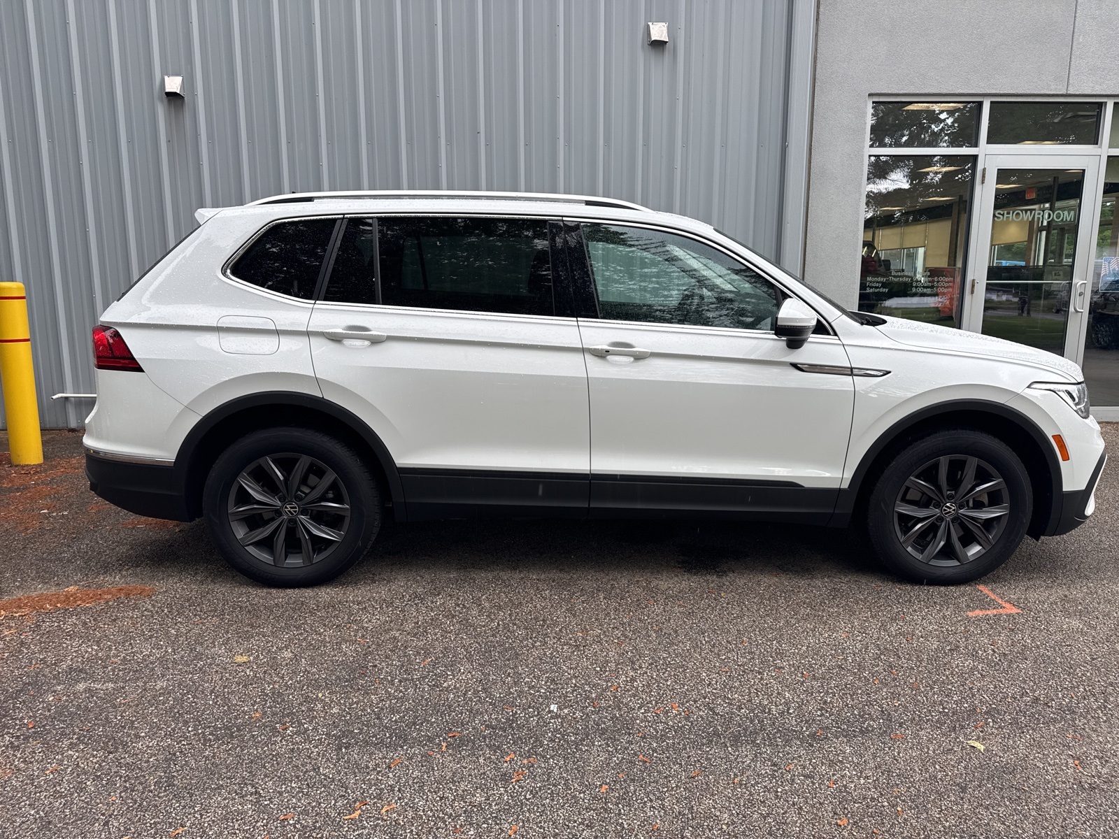 2022 White Volkswagen Tiguan 2.0T SE AWD SUV