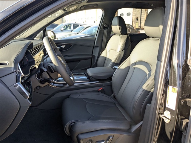 new 2025 Audi Q7 car, priced at $82,069