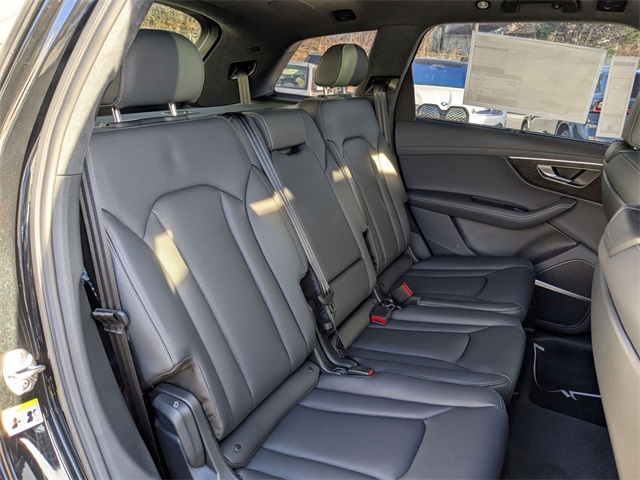 new 2025 Audi Q7 car, priced at $82,069