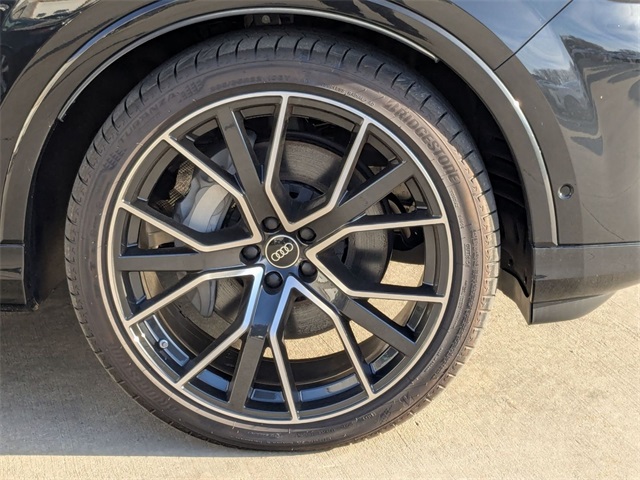 new 2025 Audi Q7 car, priced at $82,069