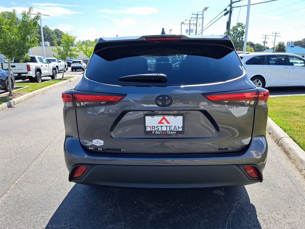 2022 Toyota Highlander XLE SUV AWD 10