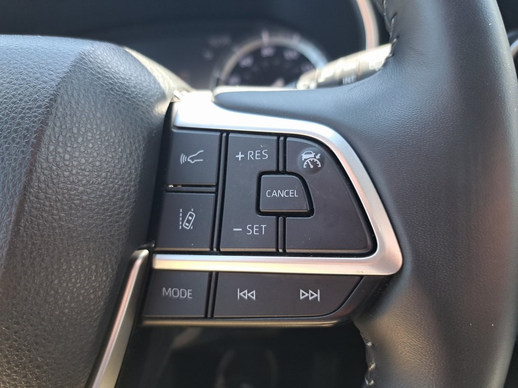2022 Toyota Highlander XLE SUV AWD 24