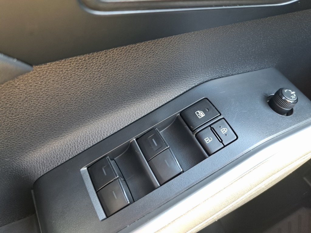 2022 Toyota Highlander XLE SUV AWD 28