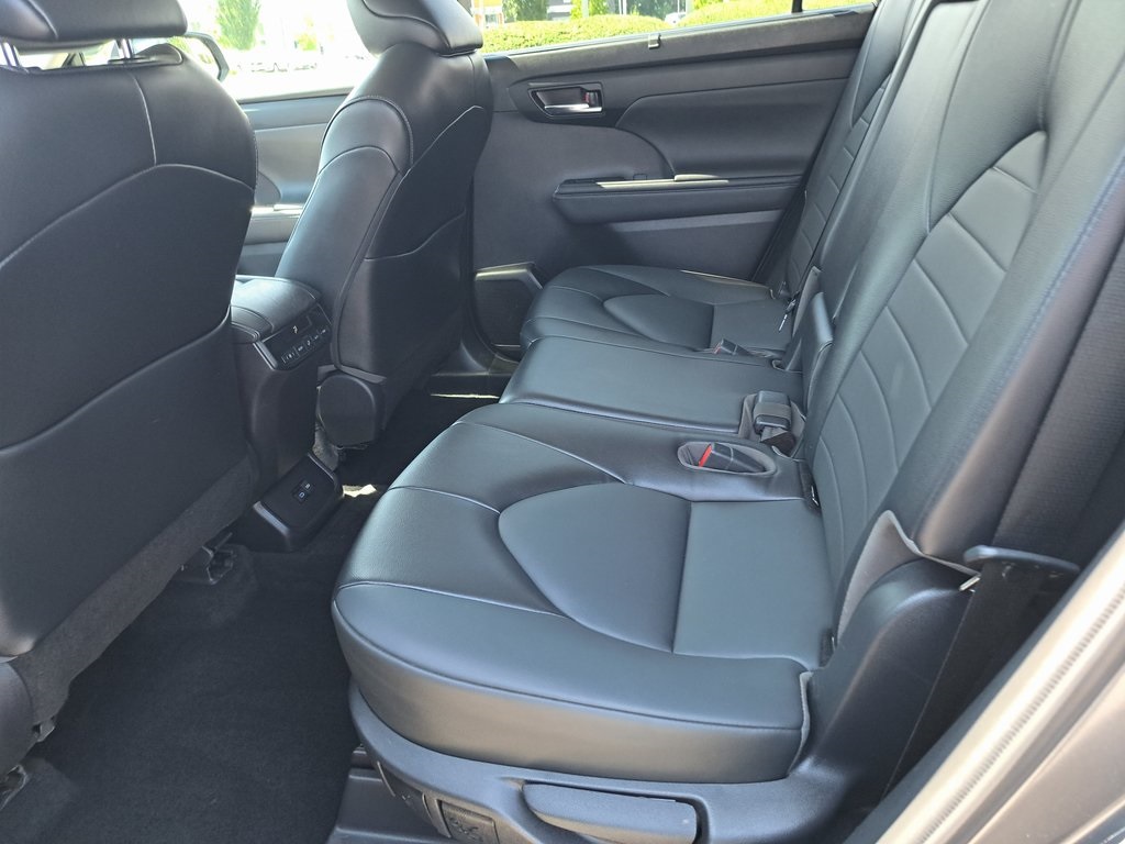2022 Toyota Highlander XLE SUV AWD 30