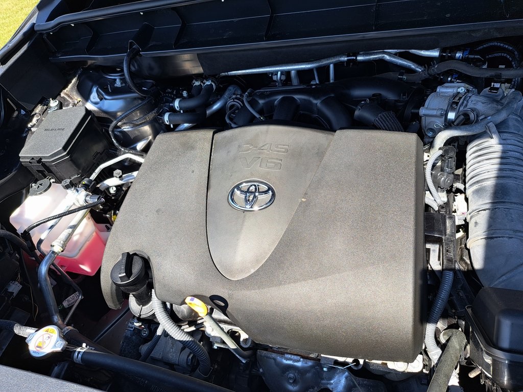 2022 Toyota Highlander XLE SUV AWD 33