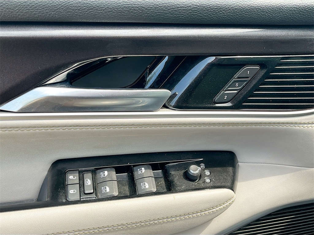 2023 Jeep Wagoneer Base photo 18