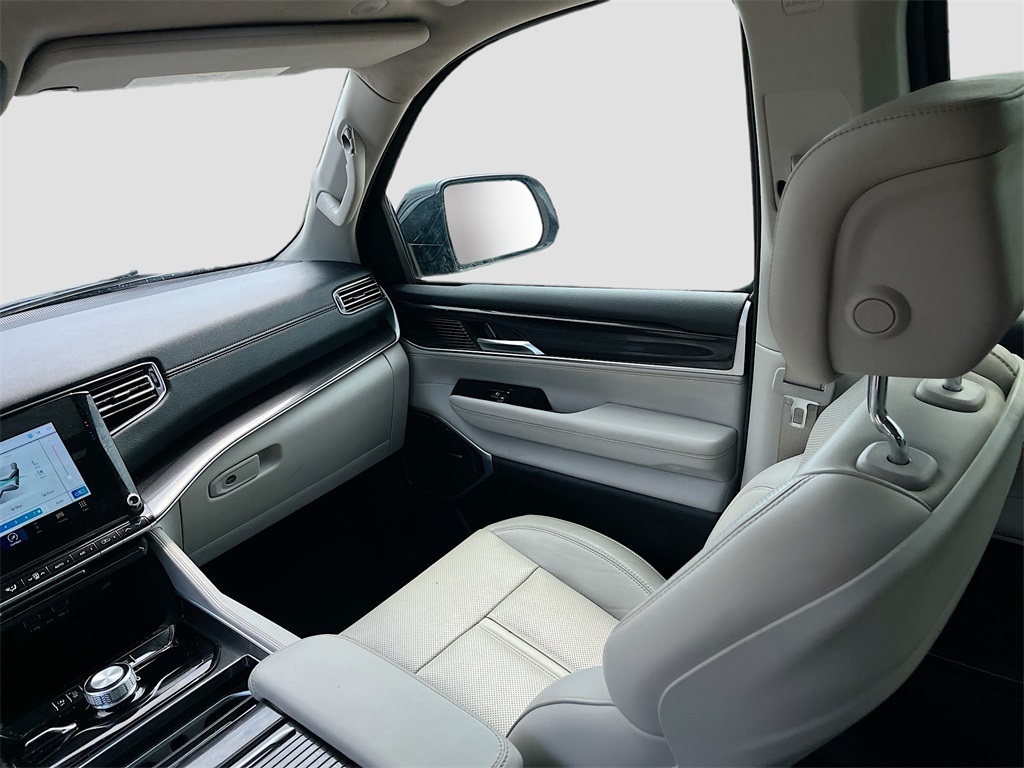 2023 Jeep Wagoneer Base photo 25