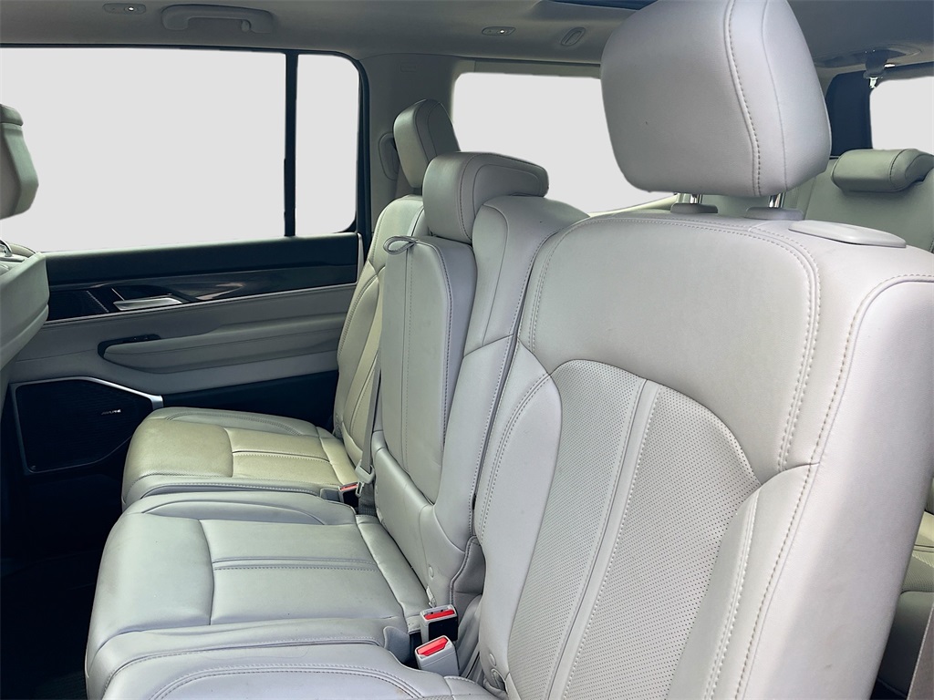 2023 Jeep Wagoneer Base photo 26