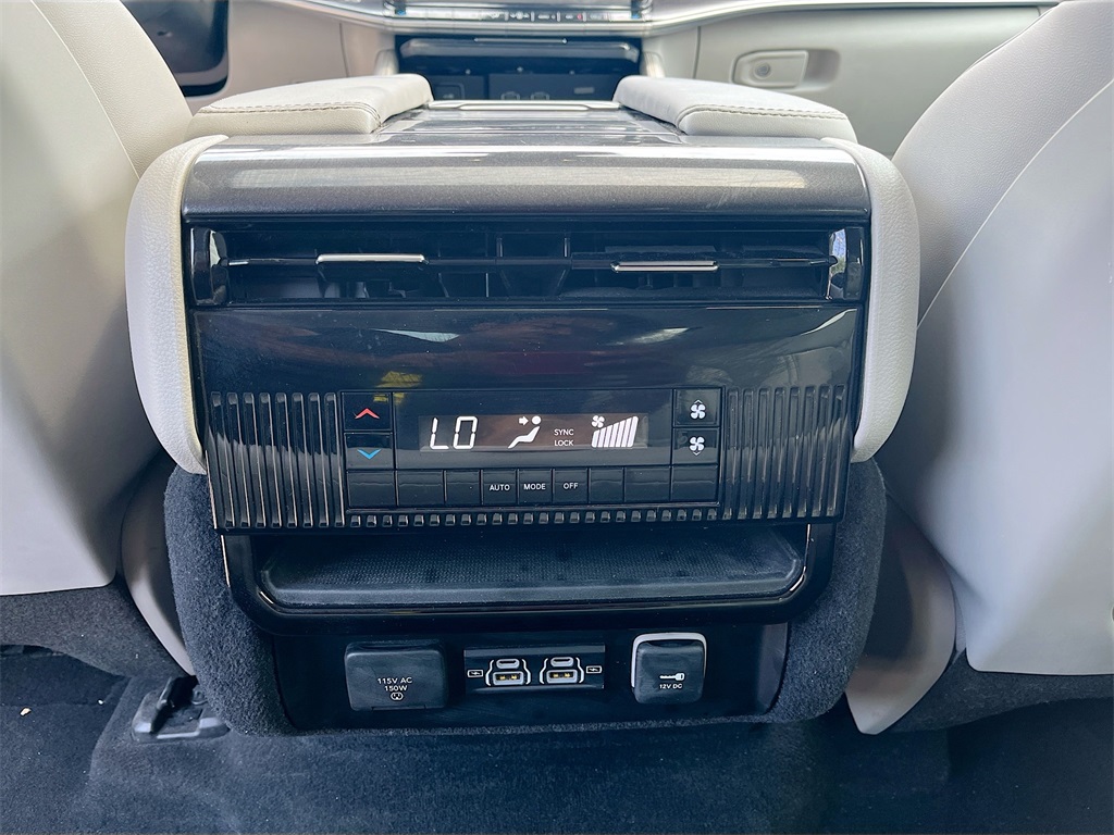 2023 Jeep Wagoneer Base photo 27