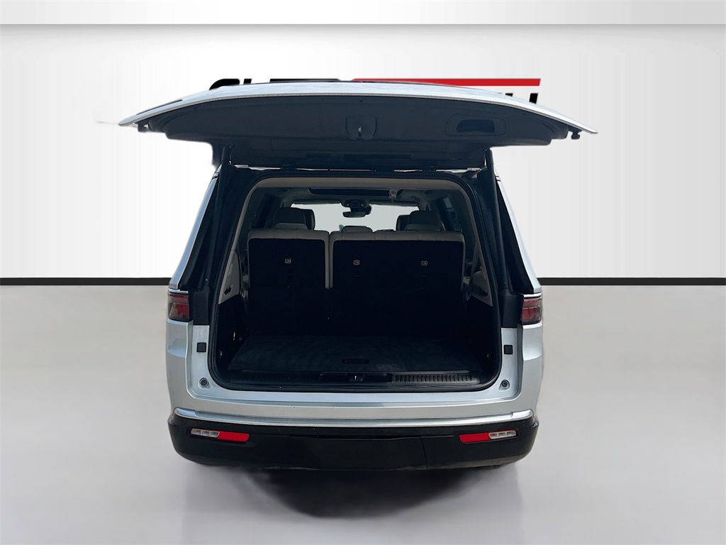 2023 Jeep Wagoneer Base photo 28