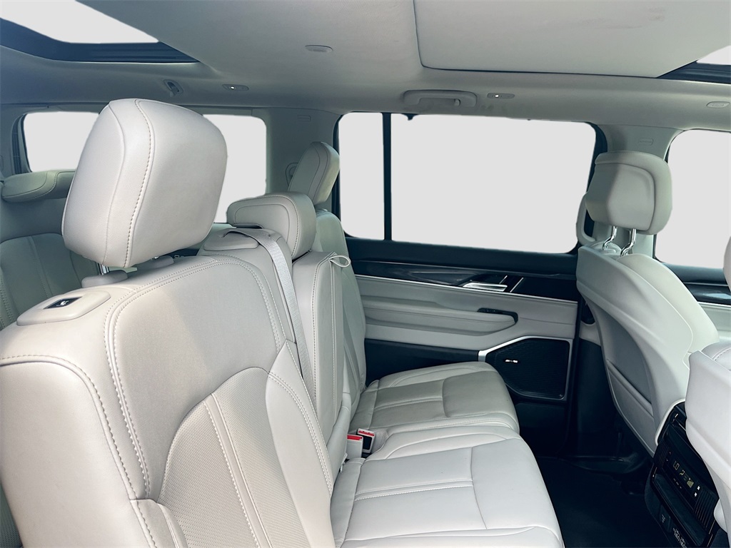 2023 Jeep Wagoneer Base photo 30