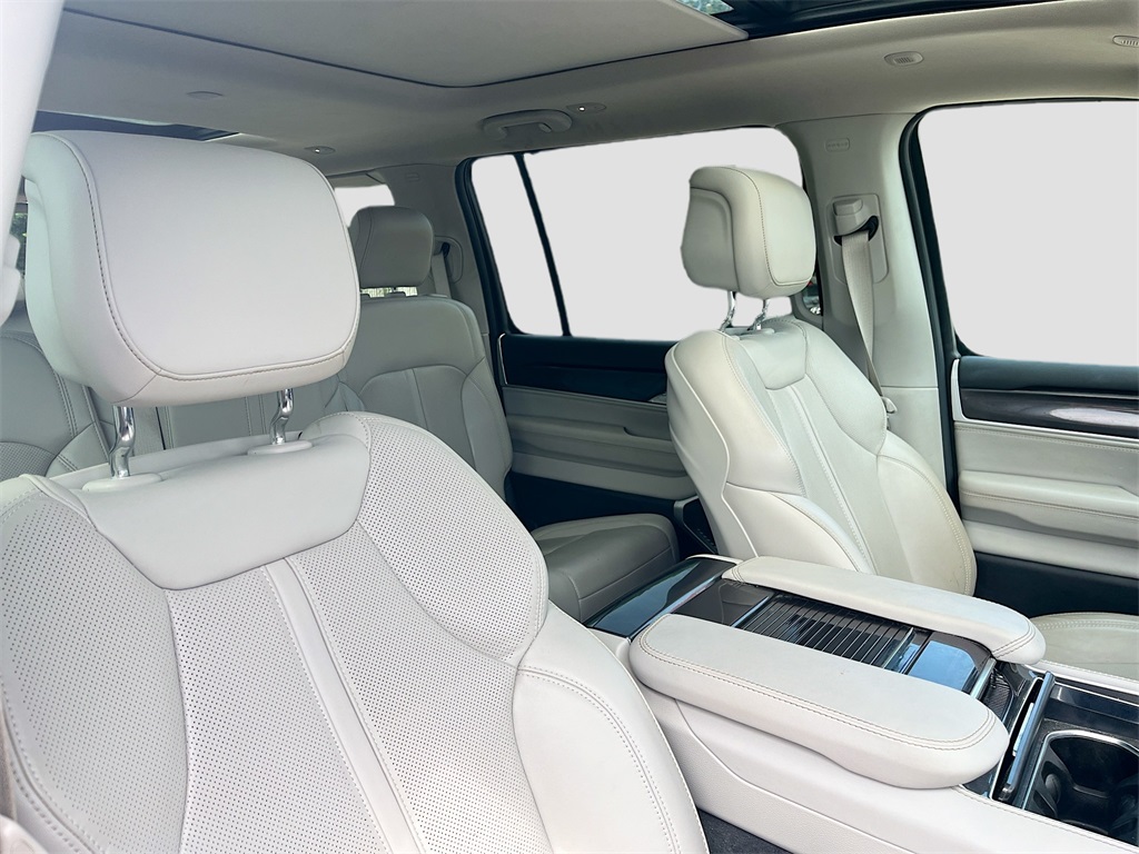 2023 Jeep Wagoneer Base photo 31