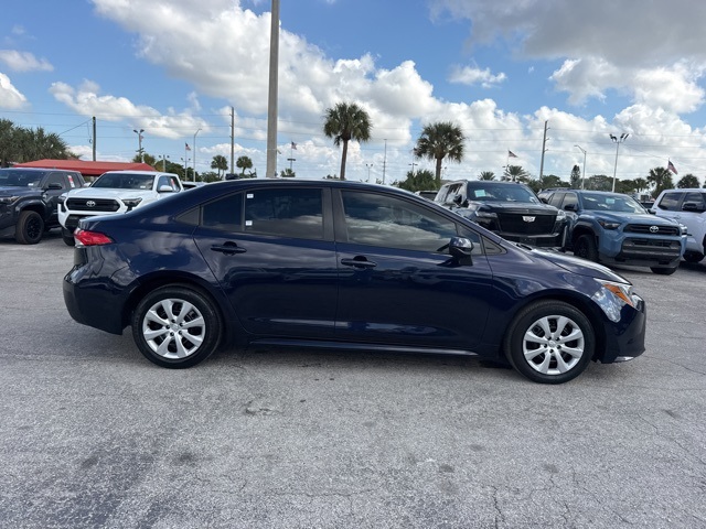 2023 Toyota Corolla LE photo 2