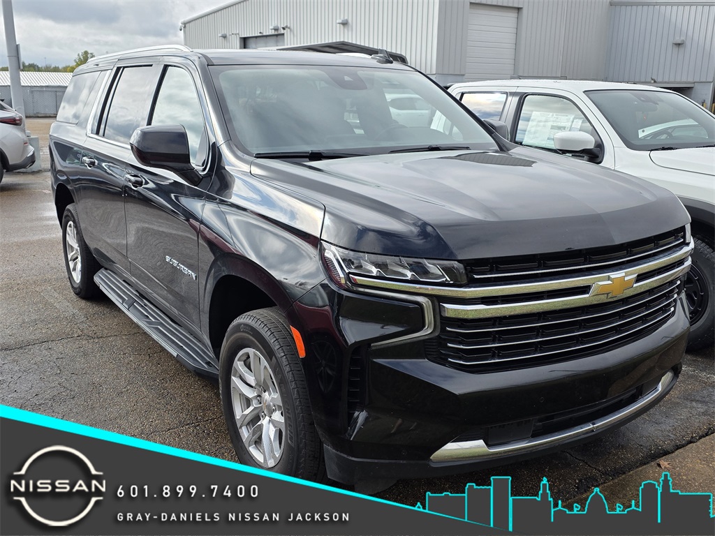 2024 Chevrolet Suburban LT's photo