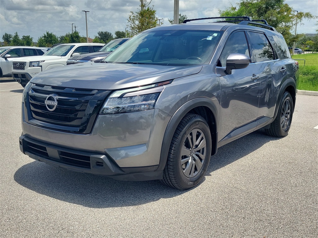 2022 Gun Metallic Nissan Pathfinder SV FWD SUV
