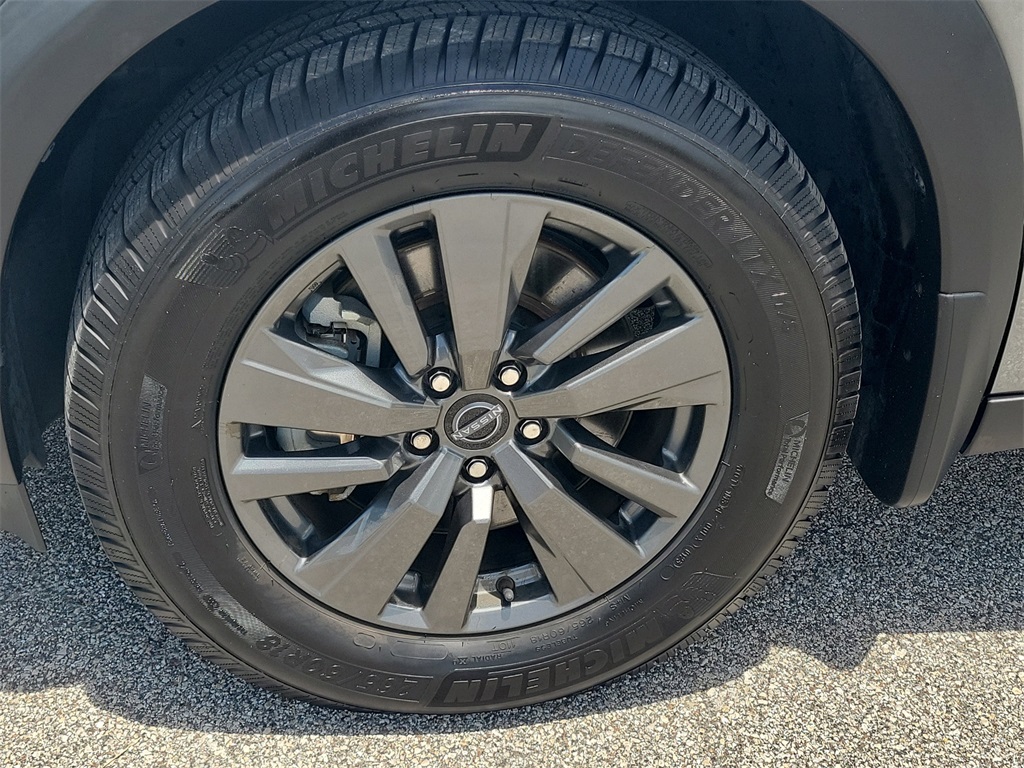 2022 Gun Metallic Nissan Pathfinder SV FWD SUV