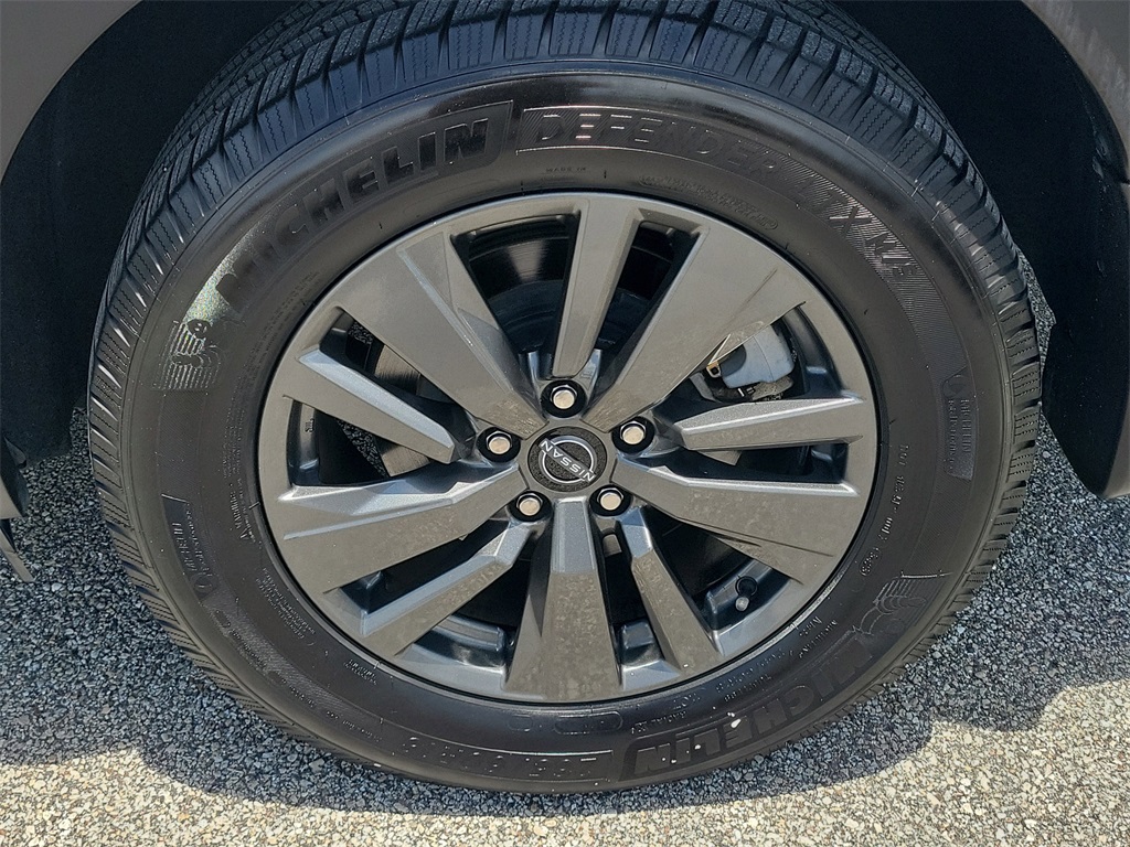 2022 Gun Metallic Nissan Pathfinder SV FWD SUV