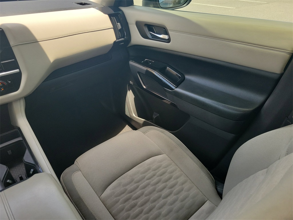 2022 Gun Metallic Nissan Pathfinder SV FWD SUV