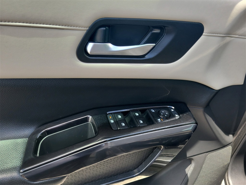 2022 Gun Metallic Nissan Pathfinder SV FWD SUV