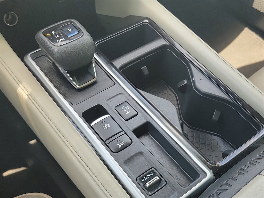 2022 Gun Metallic Nissan Pathfinder SV FWD SUV
