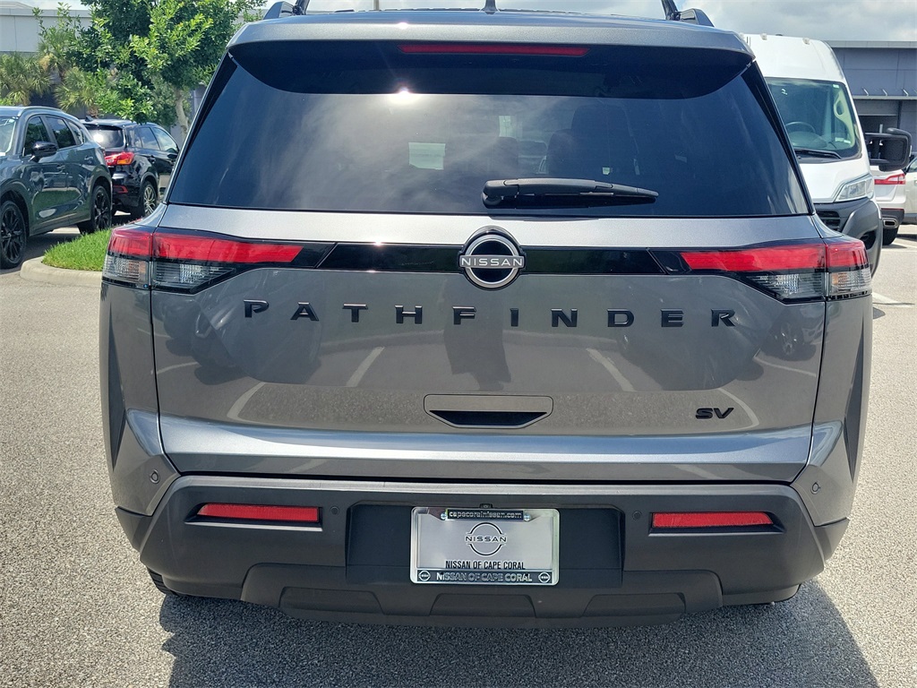 2022 Gun Metallic Nissan Pathfinder SV FWD SUV