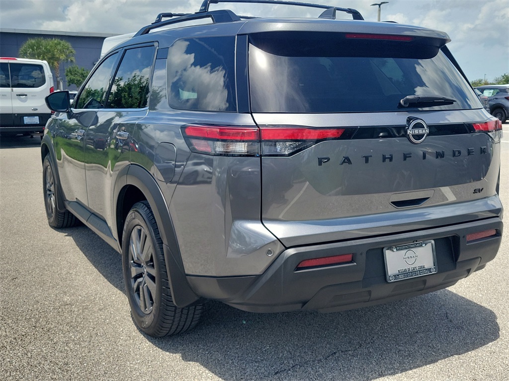 2022 Gun Metallic Nissan Pathfinder SV FWD SUV