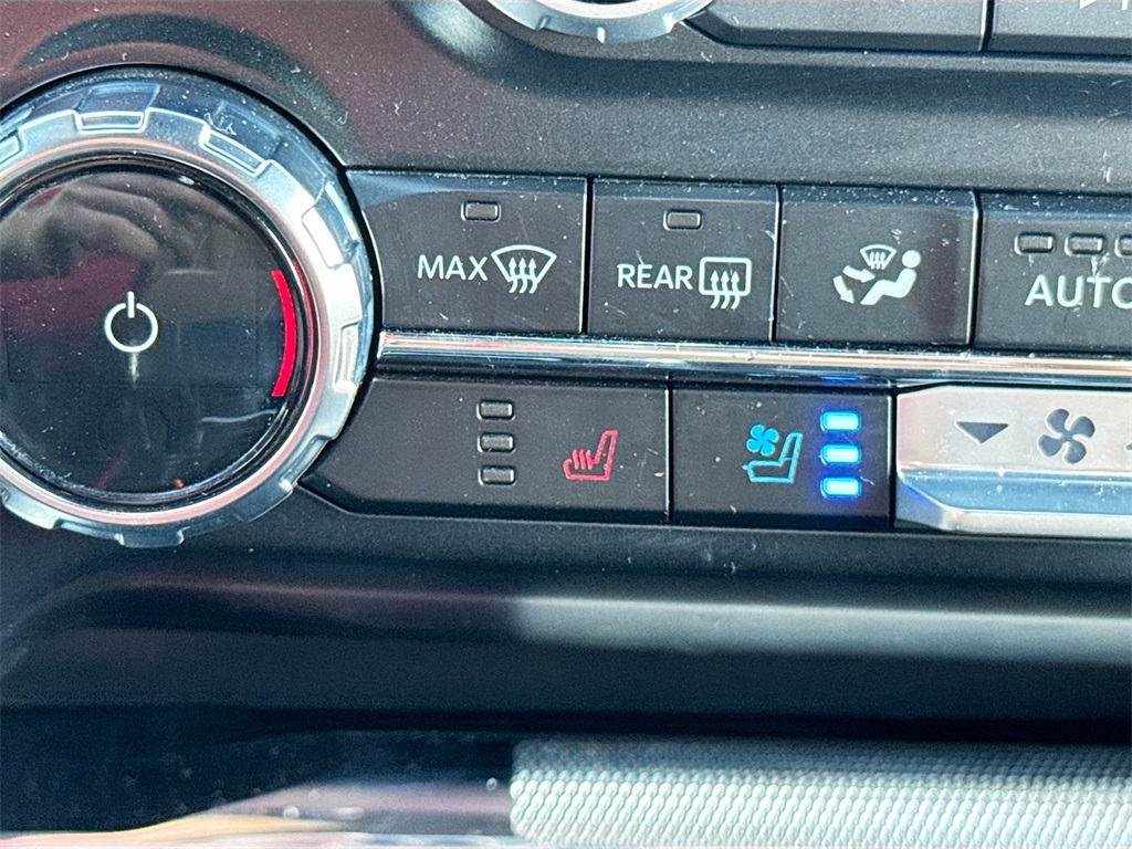 2023 Ford F-150 Lariat photo 19