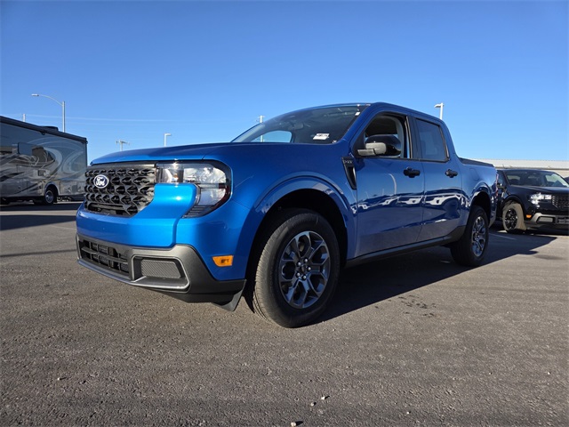 New 2025 Ford Maverick XLT 4D Crew Cab