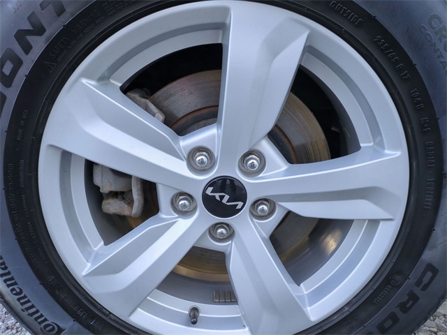 used 2025 Kia Sorento car, priced at $27,490