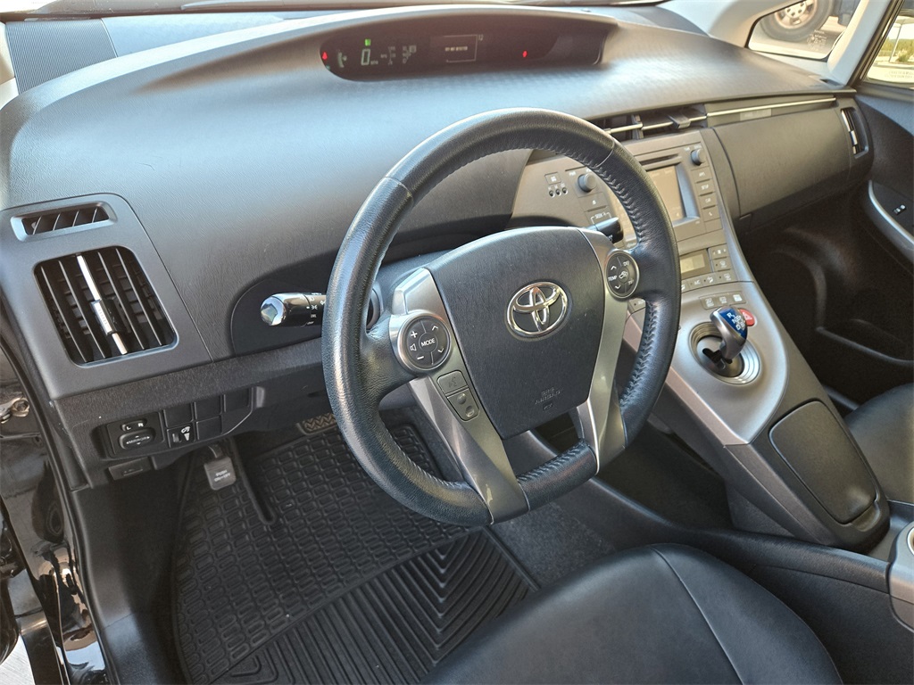 2013 Toyota Prius Three photo 11